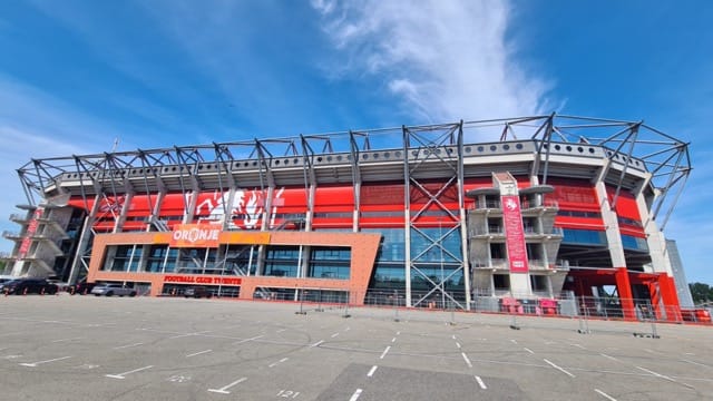 FC Twente verstevigt derde plek na probleemloze middag tegen Go Ahead Eagles